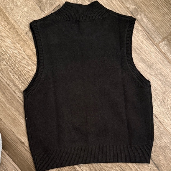Classic Black Turtleneck Sweater Vest for Women - Picture 3 of 3